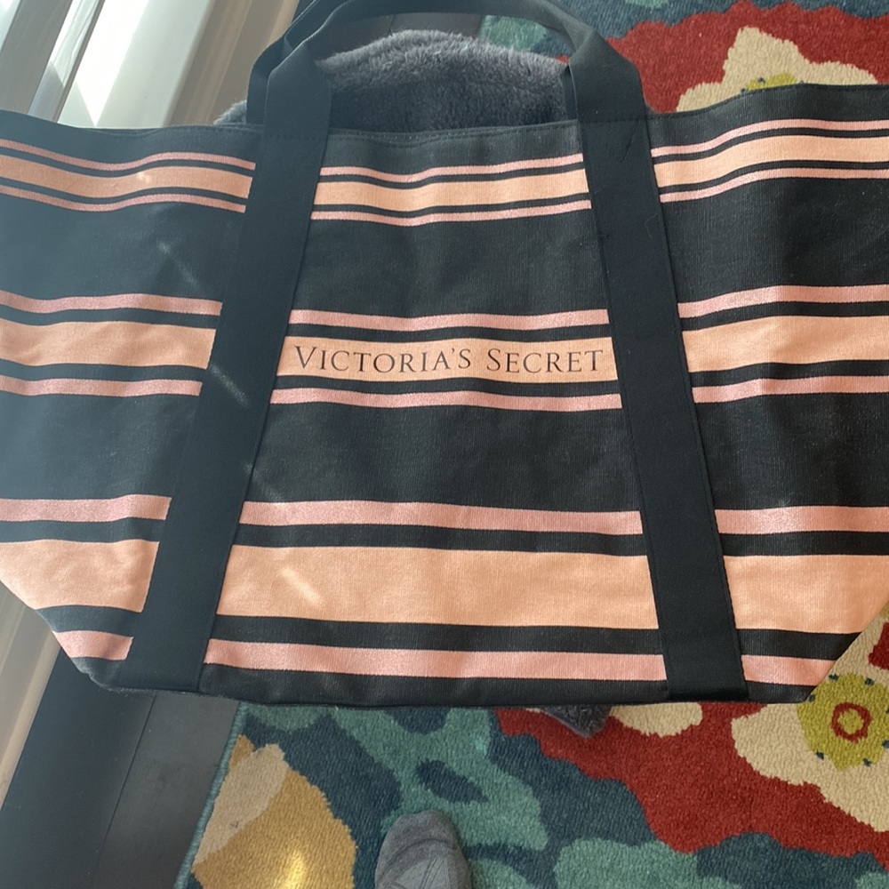 VICTORIA’S SECRET tote - Picture 2 of 10